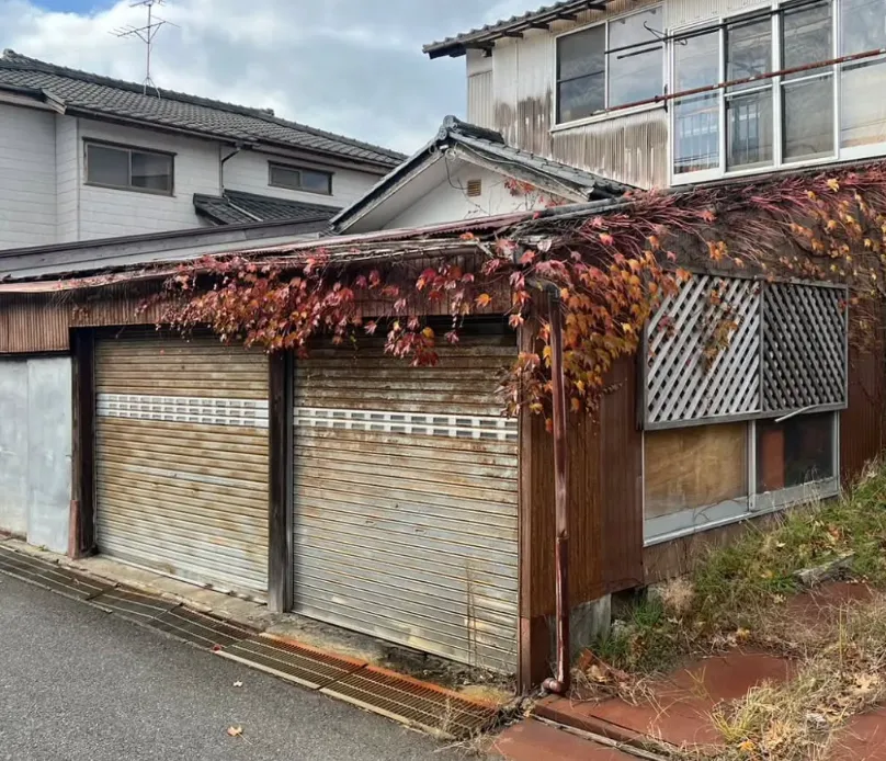 車庫の残置物撤去が無事に完了しました！