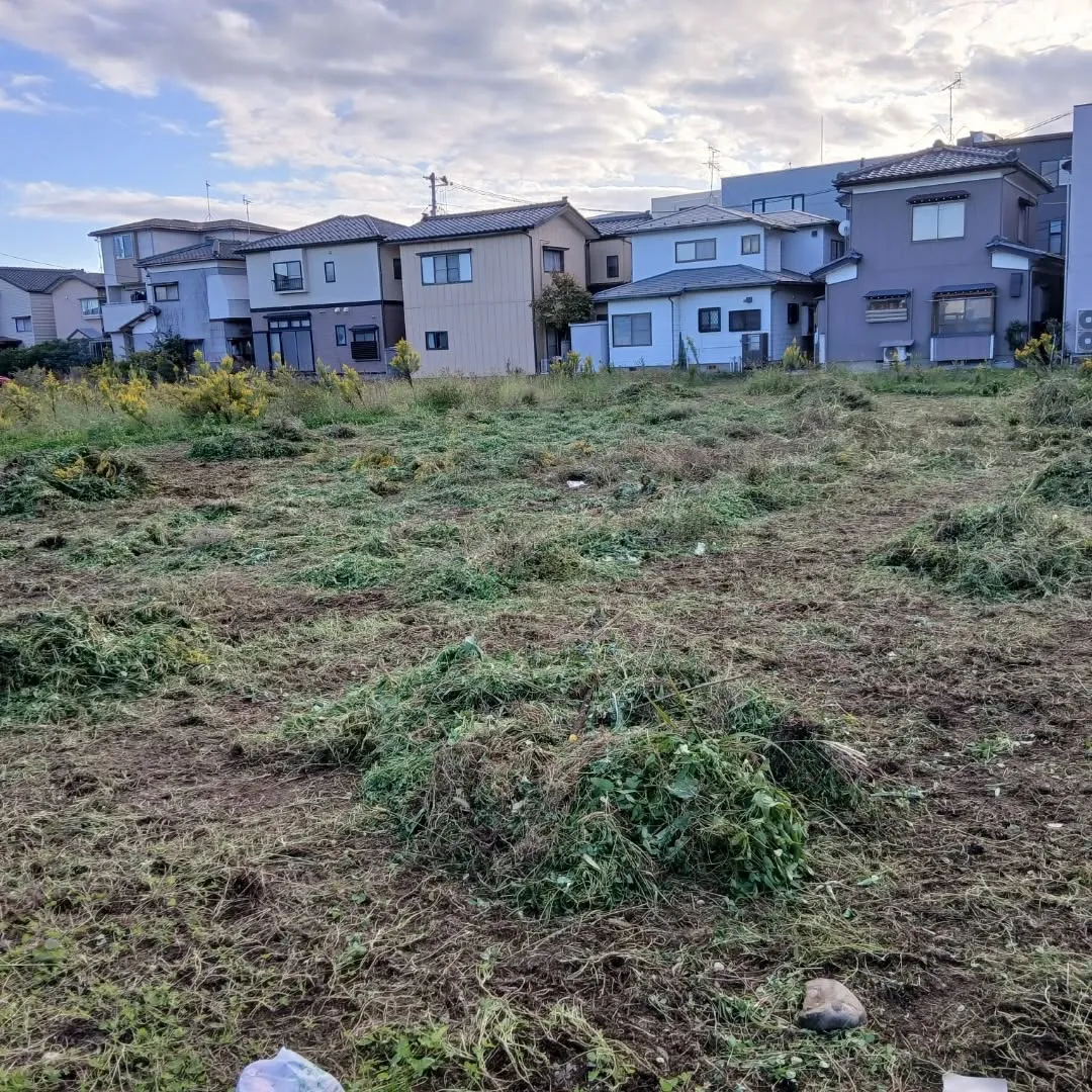 本日、600坪を超える広さの除草作業を無事に完了しました。