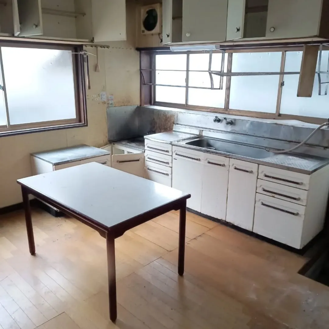 今回の作業は、建物解体に伴う残地物の回収作業です✨