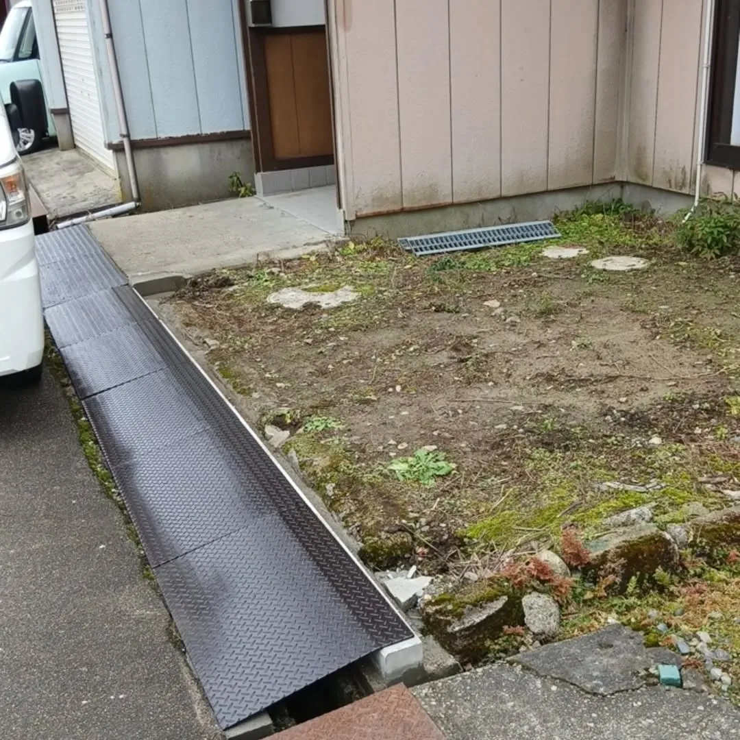 加茂市で敷砂利作業でした！！