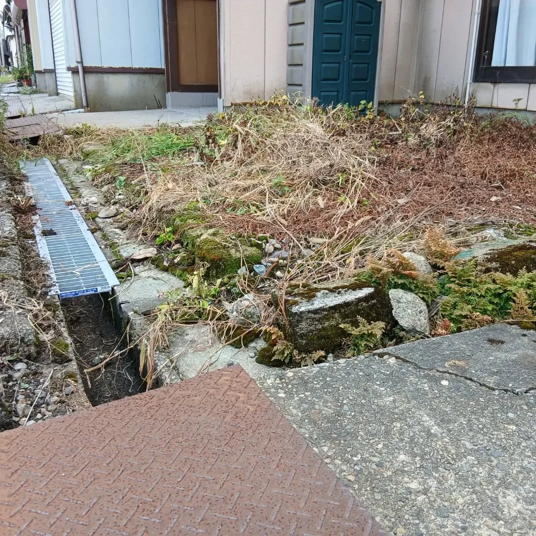 加茂市で敷砂利作業でした！！