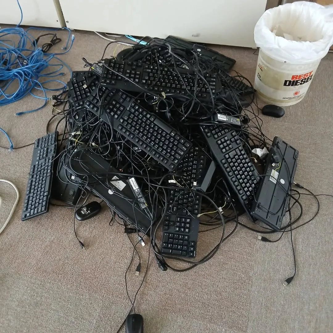 阿賀野市|中学校のPC100台回収!個人情報処理&海外輸出も