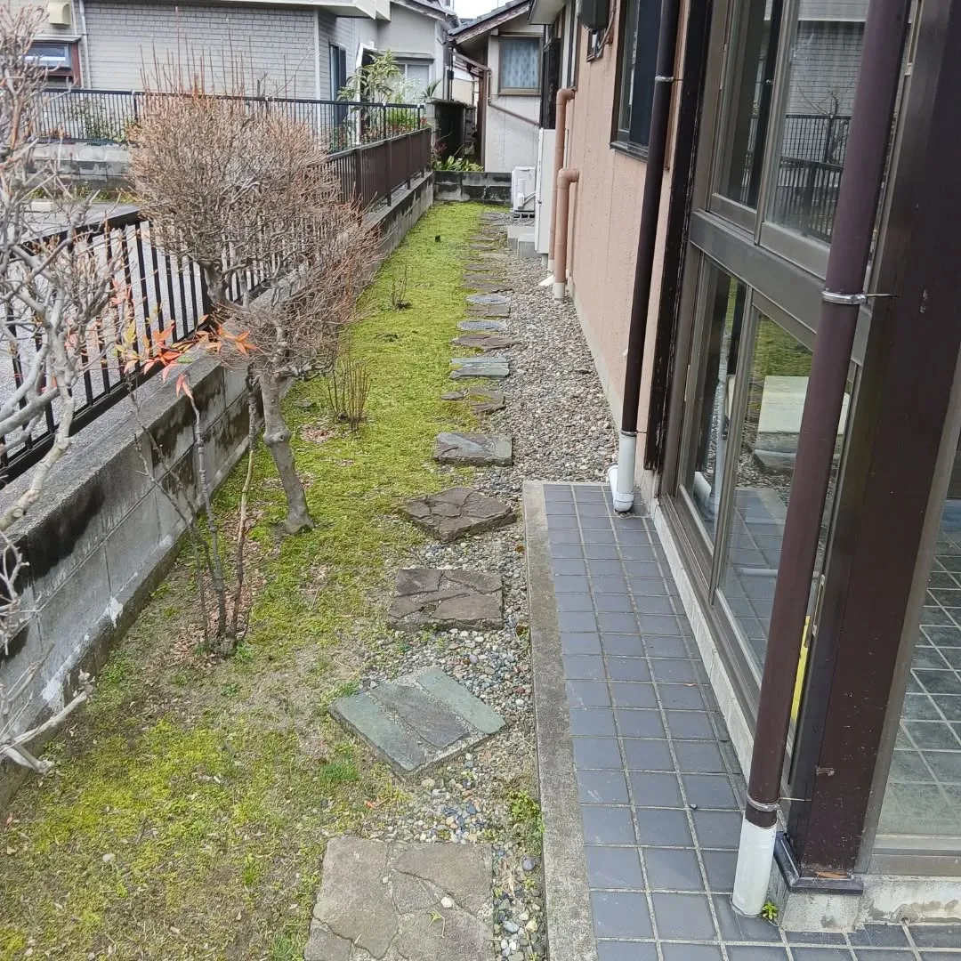 新潟市江南区｜月一回の草取りで綺麗を維持！大切な花を守る除草