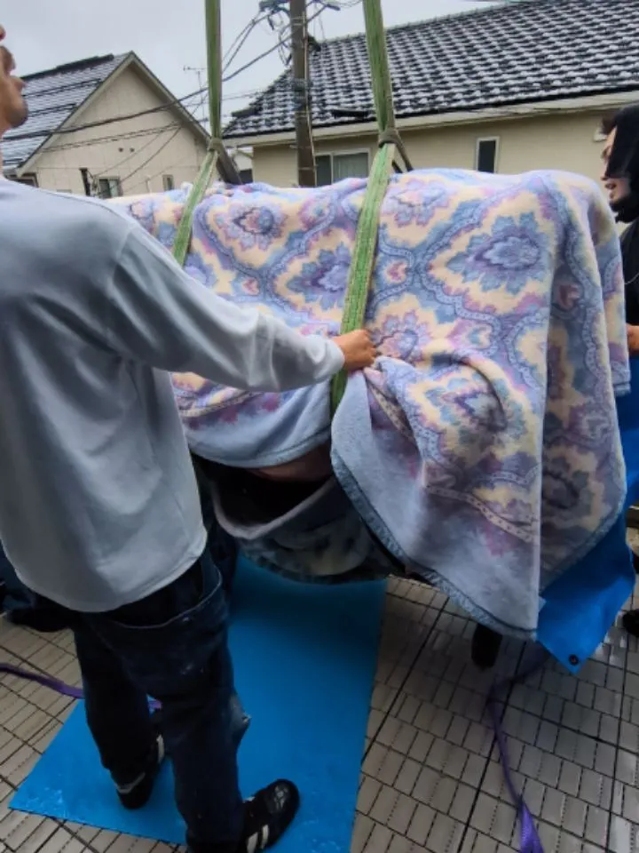 新潟市西区｜2階からクレーンでピアノ搬出！買取で費用大幅減　